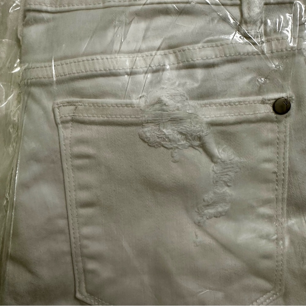 Judy Blue Crisp White Jeans - Picture 3 of 5
